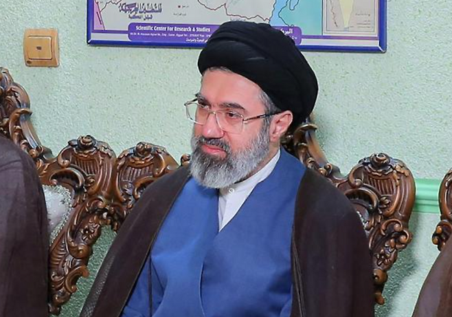 이란 새 최고지도자로 선출된 모즈타바 하메네이. 연합뉴스