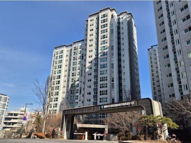 서울 마포구 아현동 ‘마포래미안푸르지오’ 단지 정문. 서울경제DB