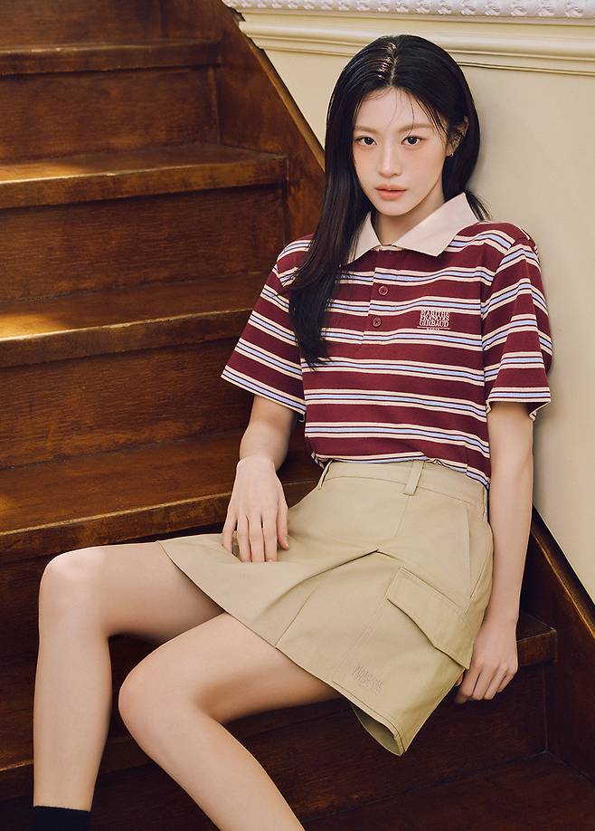 배우 고윤정 여름 의류 화보. 사진 마리떼 프랑소와 저버