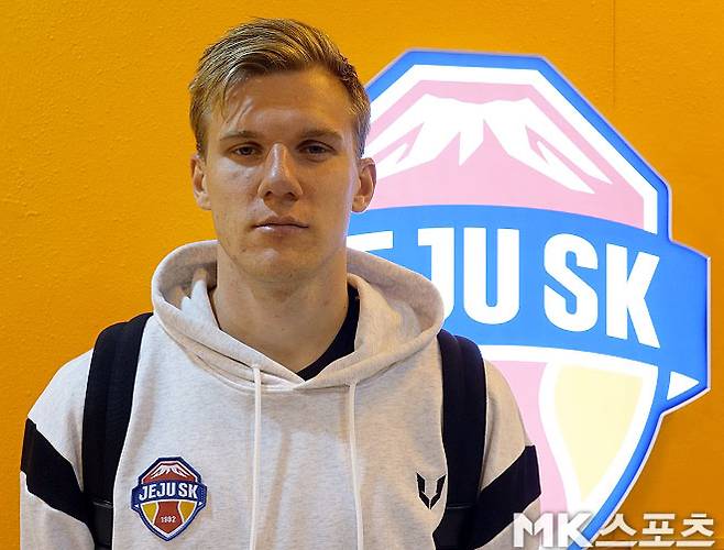 제주 SK 스트라이커 기티스 파울라스카스(26·리투아니아). 기티스는 FC 서울전에서 1-2로 패한 뒤 아쉬움을 감추지 못했다. 서울전은 기티스의 K리그1 데뷔전이었다. 사진=이근승 기자