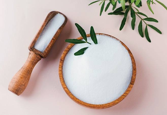 열량이 낮아 설탕 대체재로 인기를 끄는 당알코올을 섭취할 때는 자신에게 적절한 섭취량이 얼마인지 파악해 부작용을 막는 것이 좋다. GETTYIMAGES