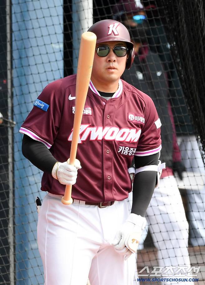 15일 마산야구장에서 열린 NC 다이노스와 키움 히어로즈의 시범경기. 키움 안치홍이 숨을 고르고 있다. 창원=박재만 기자 pjm@sportschosun.com/2026.03.15/