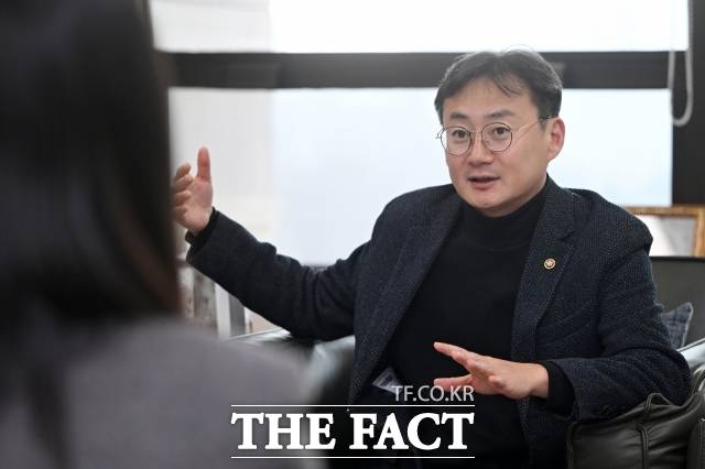 이관후 국회입법조사처장은 보고서 내용의 질뿐 아니라 가독성 있는 양식의 필요성도 강조했다. /서예원 기자