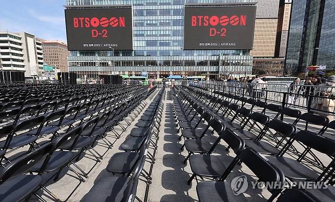 BTS 공연 준비로 분주한 광화문광장. 연합뉴스
