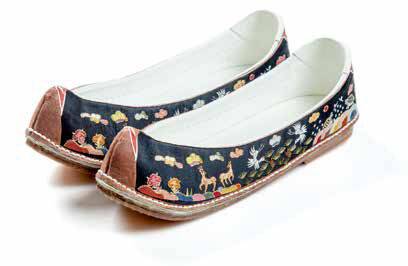 황해봉 국가무형유산 화혜장 보유자가 만든 수혜.