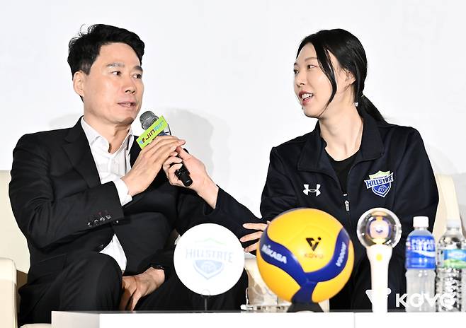 현대건설 강성형 감독과 양효진. 제공 | 한국배구연맹