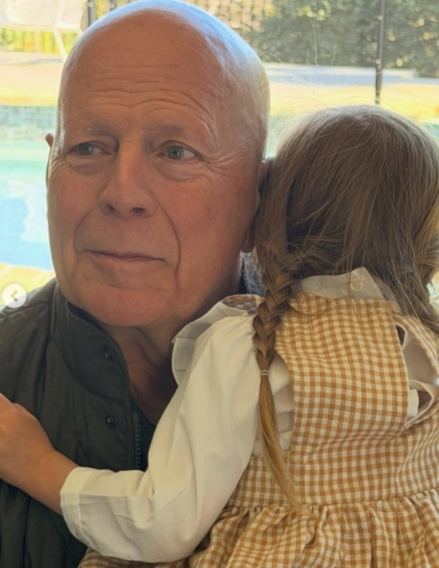 브루스 윌리스가 전두측두엽 치매(FTD)라는 가혹한 운명 속에서 71번째 생일을 맞았다.사진=데미무어 SNS