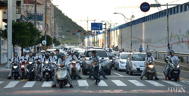 한 대형 조선소 사업장 인근의 퇴근길 모습. ⓒ시사IN 조남진