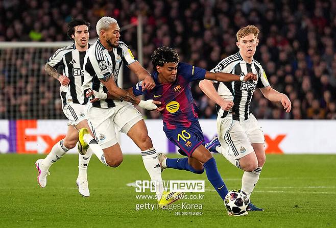 ▲ 프리미어리그가 챔피언스리그에서 대거 탈락했다. 무너진 종가의 자존심과 추가 티켓 확보라는 현실적 과제를 동시에 짊어진 아스널과 리버풀 두 팀의 행보에 시선이 집중되고 있다.