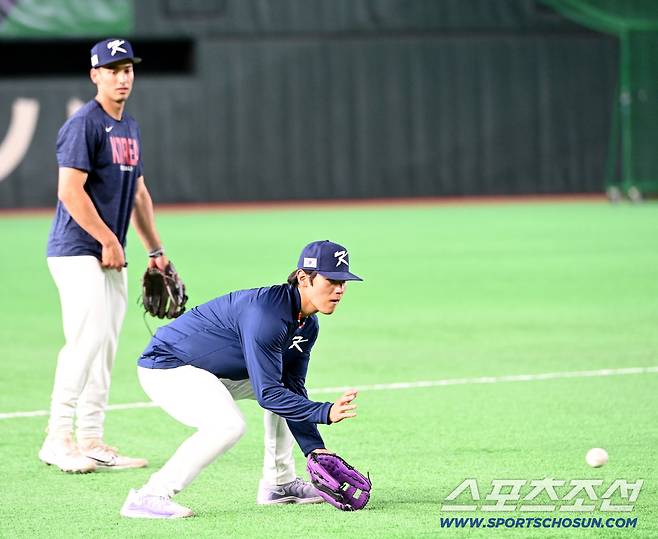 9일 일본 도쿄돔에서 열린 WBC(월드베이스볼클래식) 한국과 호주의 경기, 김도영과 위트컴이 수비훈련을 하고 있다. 도쿄(일본)=허상욱 기자wook@sportschosun.com/2026.03.09/