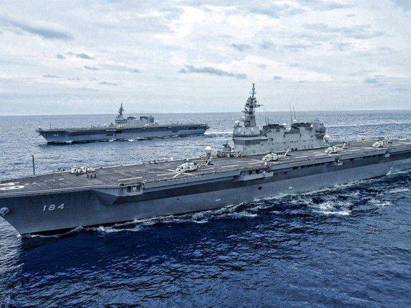 일본 해상자위대 호위함 가가호(184)와 이즈모호. 사진=일본해상자위대