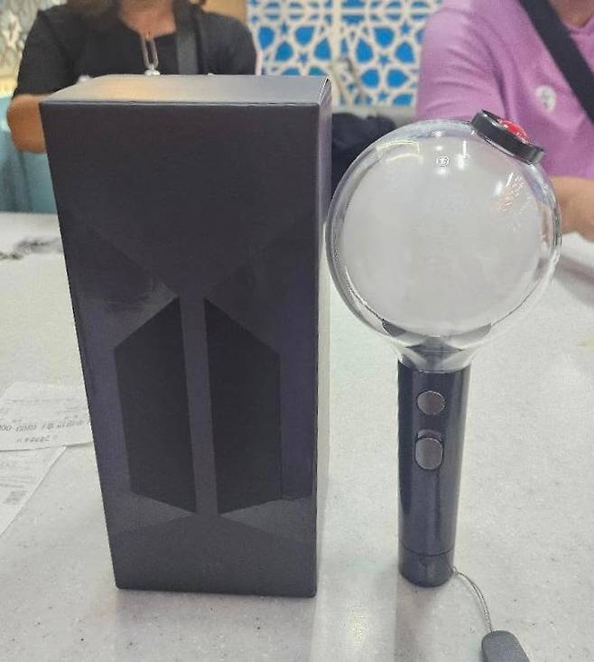 프라티바씨의 보물 1호인 아미밤(BTS 공식 응원봉). /독자 제공