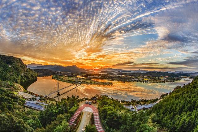 상주 경천섬의 일몰 상주시 제공