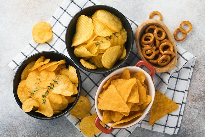 과자, 비스킷, 탄산음료처럼 일상적으로 섭취하는 초가공식품이 심혈관 질환 위험을 크게 높일 수 있다는 연구 결과가 나왔다. 사진=게티이미지뱅크