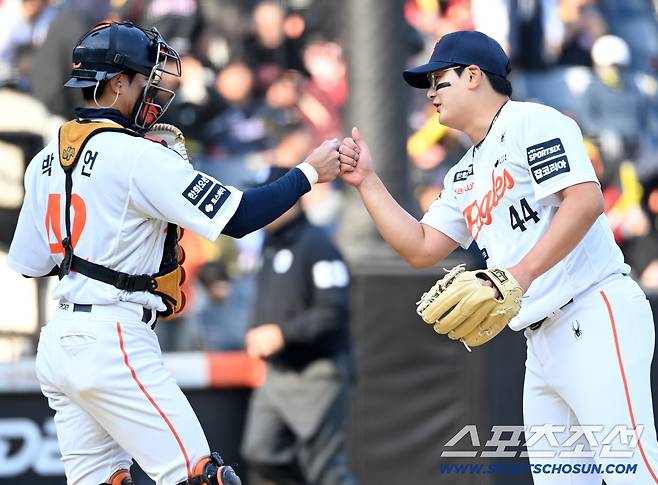 20일 대전한화생명볼파크에서 열린 KIA와 한화의 시범경기, 한화가 13대8로 승리했다. 승리의 기쁨을 나누는 김서현 박상언 배터리의 모습. 대전=허상욱 기자wook@sportschosun.com/2026.03.20/