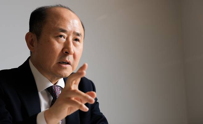 18일 오후 서울 중구 조선일보미술관에서 윤강현 전 이란대사가 본지와 인터뷰하고 있다. /고운호 기자