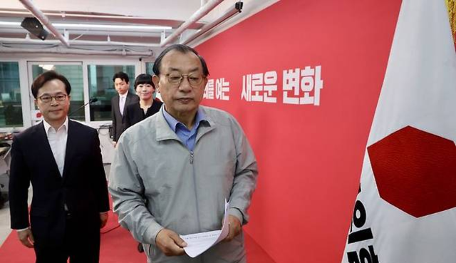 20일 오전 서울 여의도 국민의힘 중앙당사에서 경북지사 예비경선 결과를 발표하는 이정현 국민의힘 공천관리위원장.뉴시스