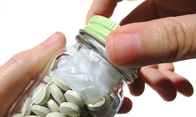 개봉 후 다시 집어넣는 ‘비닐 뭉치’, 습기와 세균을 빨아들이는 온상이 된다. 게티이미지뱅크