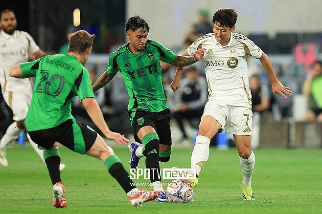 ▲ 손흥민이 유효슈팅을 한 번도 못 때렸다. 오스틴 원정길에서 호시탐탐 기회를 노리긴했지만 위협적이지 않았다. 다시 원톱으로 나선 손흥민이지만 심각한 LAFC의 활용법에 무득점이 8경기로 늘어났다.