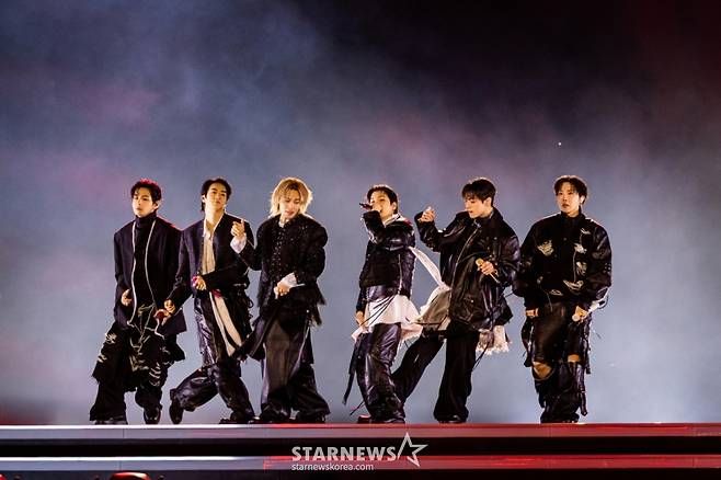 (서울=뉴스1) = 방탄소년단(BTS)이 21일 서울 광화문광장에서 'BTS 컴백 라이브: 아리랑' 발매 기념 컴백 공연을 하고 있다. (빅히트 뮤직·넷플릭스 제공. 재판매 및 DB 금지) 2026.3.22/뉴스1 Copyright (C) 뉴스1. All rights reserved. 무단 전재 및 재배포, AI학습 이용 금지. /사진=(서울=뉴스1)