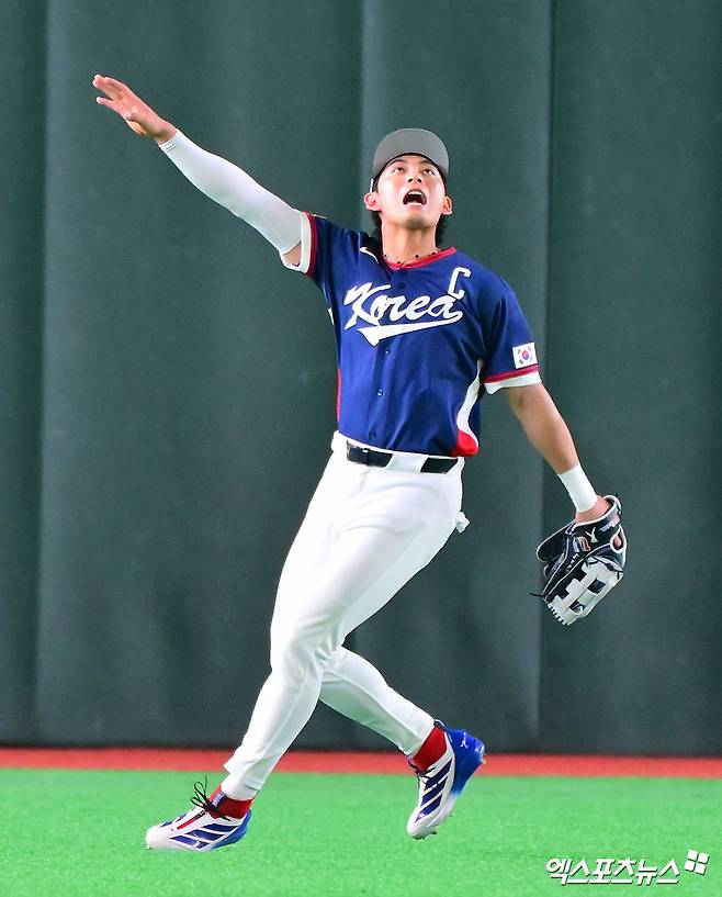 9일 오후 일본 도쿄돔에서 열린 2026 월드베이스볼클래식(WBC) C조 한국과 호주의 경기, 4회말 1사 한국 이정후가 호주 알렉스 홀의 타구를 잡고 있다. 엑스포츠뉴스 DB