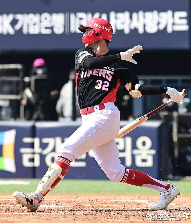 21일 오후 서울 송파구 잠실야구장에서 열린 '2026 신한 SOL Bank KBO리그 시범경기' KIA 타이거즈와 두산 베어스의 경기, 3회초 KIA 데일이 타격하고 있다. 엑스포츠뉴스 DB