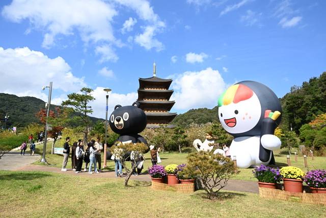 2025년 김천김밥축제 오삼이와 꼬달이)오른쪽)