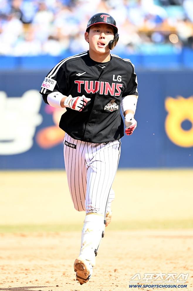 22일 대구삼성라이온즈파크에서 열린 LG와 삼성의 시범경기. 5회초 LG 이주헌이 좌월 솔로홈런을 치고 베이스를 돌고 있다. 대구=허상욱 기자wook@sportschosun.com/2026.03.22/