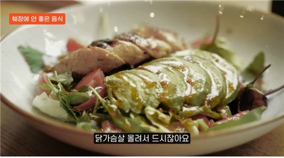 내과 전문의 이찬용 원장은 췌장 건강에 부담을 줄 수 있는 음식 다섯 가지를 소개했다./사진=유튜브 채널 ‘온케어닥터 이찬용’