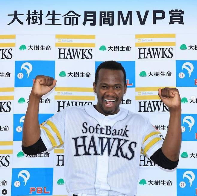 NPB를 대표하는 괴물 투수인 쿠바 출신 리반 모이넬로. 소프트뱅크 구단 SNS 캡처