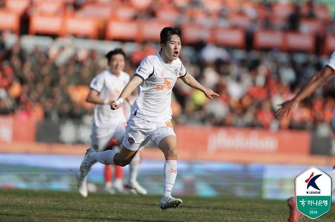 깜짝 선발 출전에 이어 데뷔골까지 터뜨렸던 조인정. 사진=한국프로축구연맹