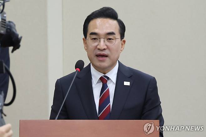 인사말 하는 박홍근 후보자 (서울=연합뉴스) 이동해 기자 = 박홍근 기획예산처 장관 후보자가 23일 국회 재정경제기획위원회에서 열린 인사청문회에서 인사말 하고 있다. 2026.3.23 eastsea@yna.co.kr