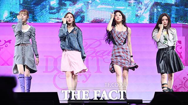 그룹 Baby DONT Cry(베이비돈크라이)가 24일 오후 서울 용산구 블루스퀘어에서 열린 미니앨범 'AFTER CRY(애프터 크라이)' 발매 기념 쇼케이스에 참석해 'Bittersweet(비터스위트)' 무대를 선보이고 있다. /박헌우 기자