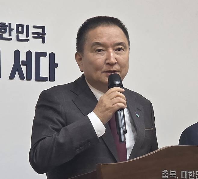 기자회견 하는 김영환 충북도지사 / 사진=연합뉴스
