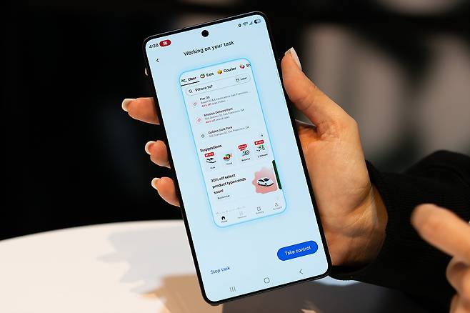 삼성전자가 25일(현지시간) 미국 샌프란시스코 팰리스 오브 파인 아트에서 '갤럭시 언팩 2026'을 열고 '갤럭시S26'·'갤럭시S26 플러스(+)'·'갤럭시S26 울트라' 등 3종을 발표했다./사진=뉴스1
