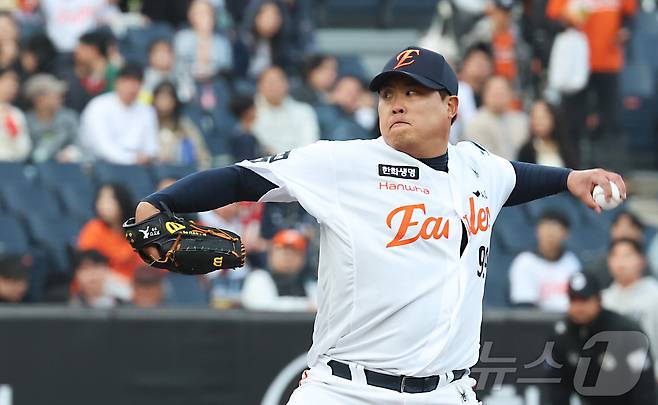 23일 대전 한화생명볼파크에서 열린 2026 신한 SOL KBO리그 NC 다이노스와 한화 이글스의 시범경기에서 한화 류현진이 투구하고 있다. 2026.3.23 ⓒ 뉴스1 김기남 기자