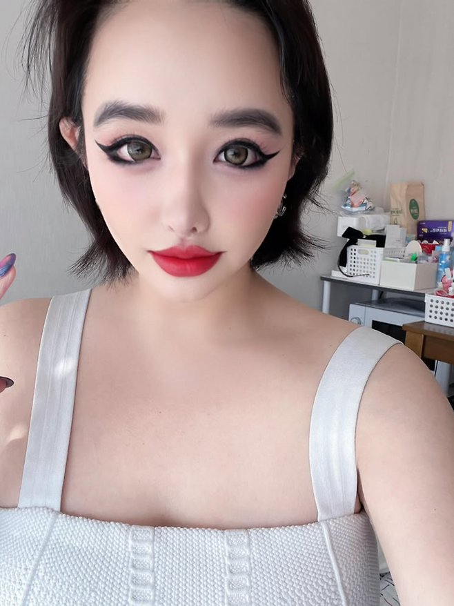사진ㅣ박봄 SNS