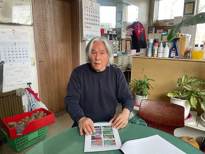 24일 서울 강동구 명일동의 한 주유소를 운영하는 이충희(65)씨가 1년 전 주유소 인근에서 발생한 싱크홀 사고로 인해 입은 피해를 설명하고 있다. 김예정 기자