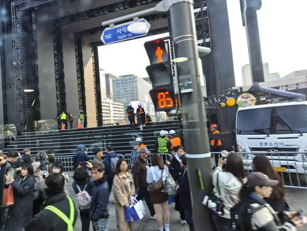 낫싱 폰(4a) 후면 카메라로 광화문 광장을 촬영했다. 정옥재 기자