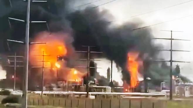 엑스(X·옛 트위터)에 올라온 사우스파르스 가스전 관련 게시물. 이스라엘의 공습으로 이란 남부 사우스파르스 가스전과 아살루예 석유화학 단지가 타격을 받았고, 이후 이란이 사우디아라비아·카타르·아랍에미리트(UAE) 내 석유화학 시설 대피를 경고했다는 내용이 담겼다. 엑스 캡처