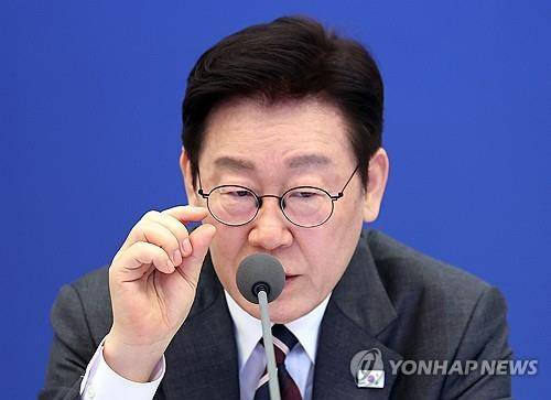 이재명 대통령, 국무회의 '다주택' 발언 (서울=연합뉴스) 김도훈 기자 = 이재명 대통령이 3일 청와대에서 열린 국무회의에서 '다주택' 관련 발언을 하고 있다. 2026.2.3
superdoo82@yna.co.kr