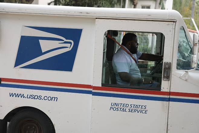 미 USPS 배송 차량. (사진=AFP)