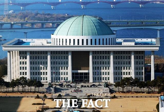 각 정당이 청년과 여성, 신인, 장애인 등에게 경선에서 가점을 부여하고 있지만 정작 청년 정치인 육성과 교육이 부실하다는 지적이 나온다. /더팩트 DB