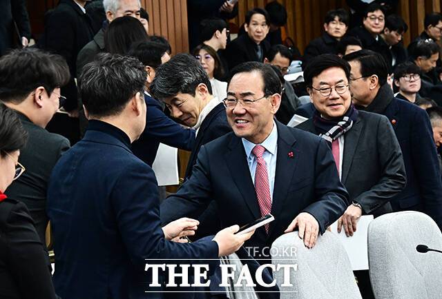 주호영 국민의힘 의원이 26일 당 공천관리위원회의 대구시장 후보 컷오프 결정에 반발해 법원에 효력 정지 가처분을 신청했다. /배정한 기자