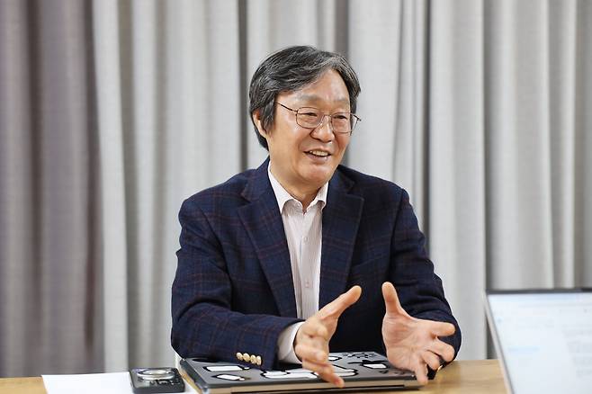 정재준 아리바이오 대표이사는 3월 24일 경기도 성남시 분당 판교 사무실에서 조선비즈와 만나 "한국도 우리의 신약을 가져야 한다는 사명감을 갖고 치매 치료제 개발 완주에 도전한 것"이라며 "한국 기업들이 기술 수출(License-out, L/O)에 머물지 않고 신약 개발 전 과정을 완주해야 비로소 한국이 ‘신약 주권’, '제약 주권'을 가질 수 있다"고 말했다./조선비즈