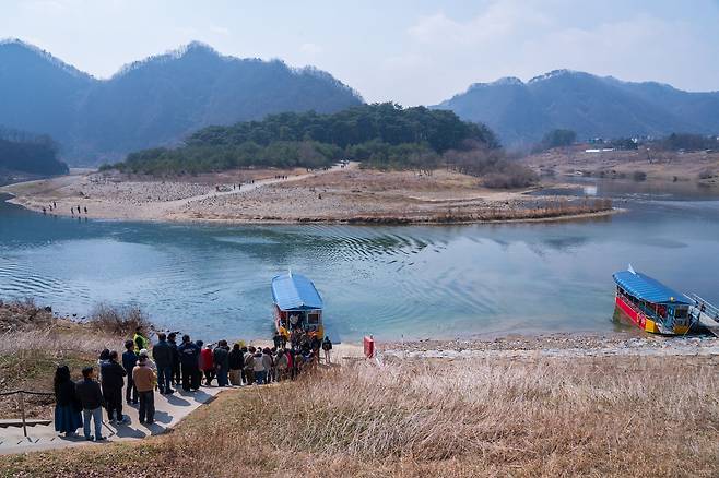 단종 유적지 청령포. 영화 '왕과 사는 남자' 흥행 이후 하루 수천 명이 찾는 인기 관광지가 됐다. 백종현 기자