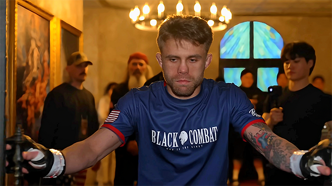 레이크 지가 2026년 3월 경기도 오산시 종합격투기 국가대항전 ‘블랙컵’ 준준결승 밴텀급 경기에 미국팀 선수로 입장하고 있다. 블랙컵 첫 시즌은 유튜브 채널 ‘블랙컴뱃’ 유료 멤버십 단독 생중계다. 사진=이데아 파라곤