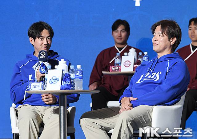 ‘2026 KBO 미디어데이’가 26일 서울 송파구 롯데호텔 월드에서 진행됐다. 삼성 구자욱, 강민호가 미디어데이에 참석하고 있다. 사진(잠실 서울)=천정환 기자