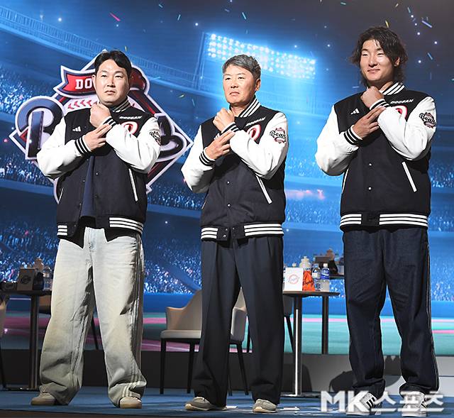 ‘2026 KBO 미디어데이’가 26일 서울 송파구 롯데호텔 월드에서 진행됐다. 양의지, 두산 김원형 감독, 곽빈이 미디어데이에 참석하고 있다. 사진(잠실 서울)=천정환 기자