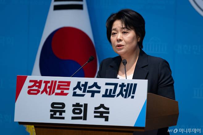 (서울=뉴스1) 유승관 기자 = 윤희숙 전 국민의힘 의원이 4일 서울 여의도 국회 소통관에서 서울시장 출마 선언 기자회견을 하고 있다. 2026.3.4/뉴스1 Copyright (C) 뉴스1. All rights reserved. 무단 전재 및 재배포, AI학습 이용 금지. /사진=(서울=뉴스1) 유승관 기자